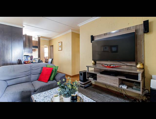 3 BEDROOM TOWNHOUSE FOR SALE IN MULBARTON